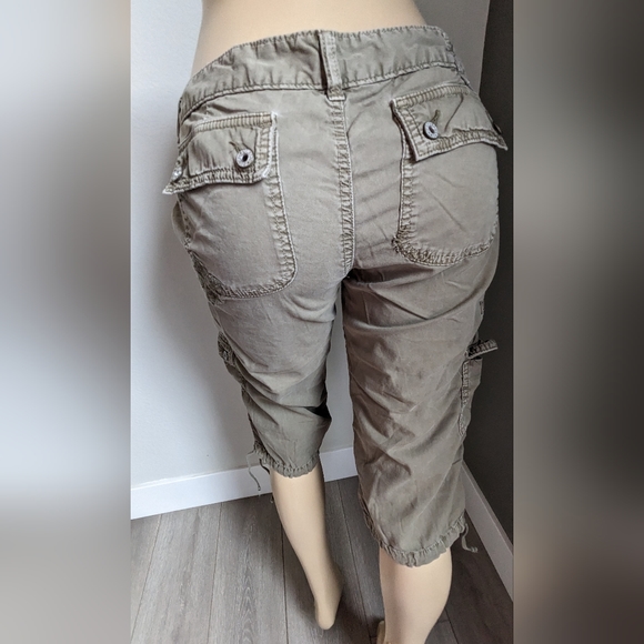 Guess capris - Picture 2 of 9